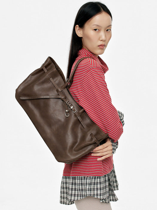 Margesherwood Grandma Used Bag Large washed brown pull-up