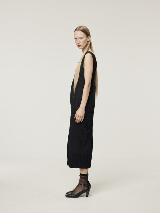 Recto Wave Jacquard Dress (Black)