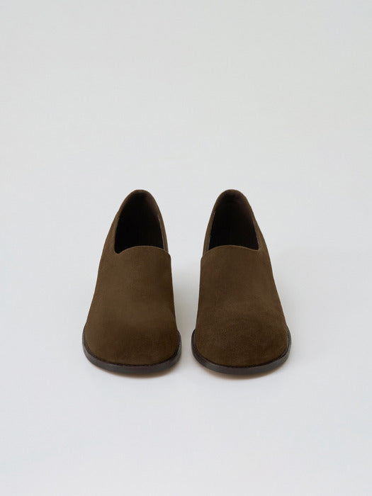 pebble loafer (brown suede)