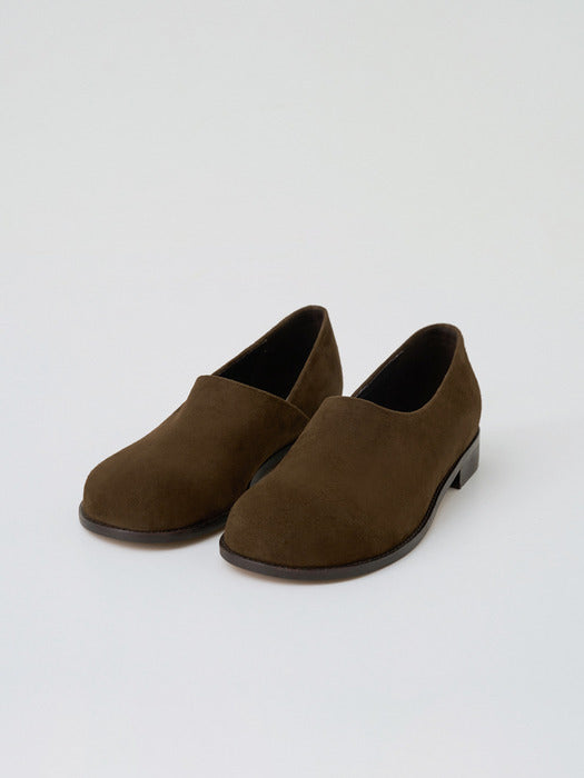 pebble loafer (brown suede)