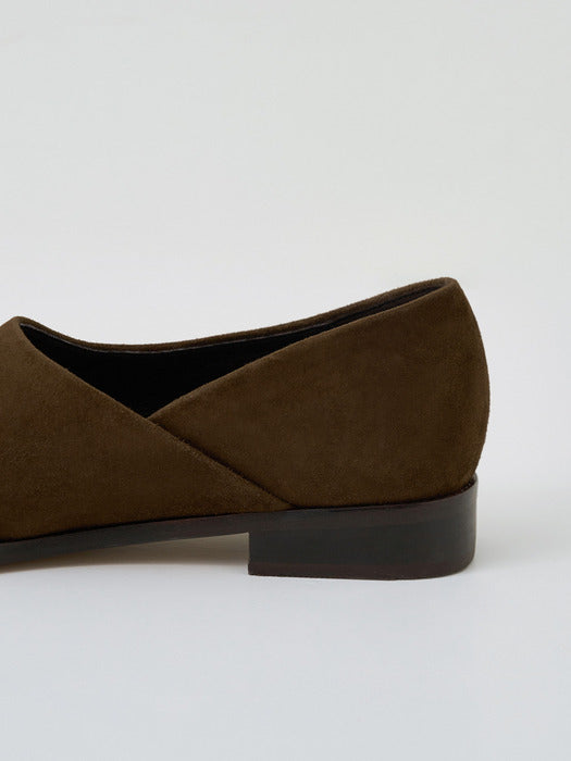 pebble loafer (brown suede)