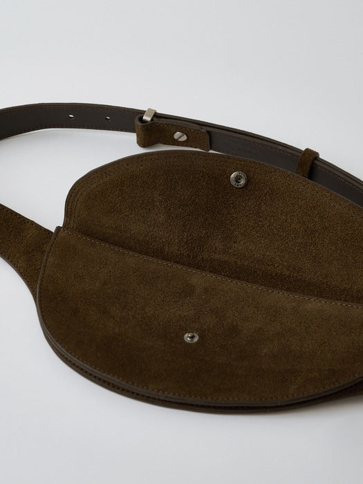 curve belt bag (brown suede)