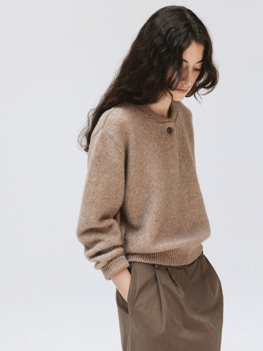 alpaca henley knit (oak beige)