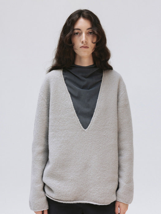 v-neck knit pullover (light gray)