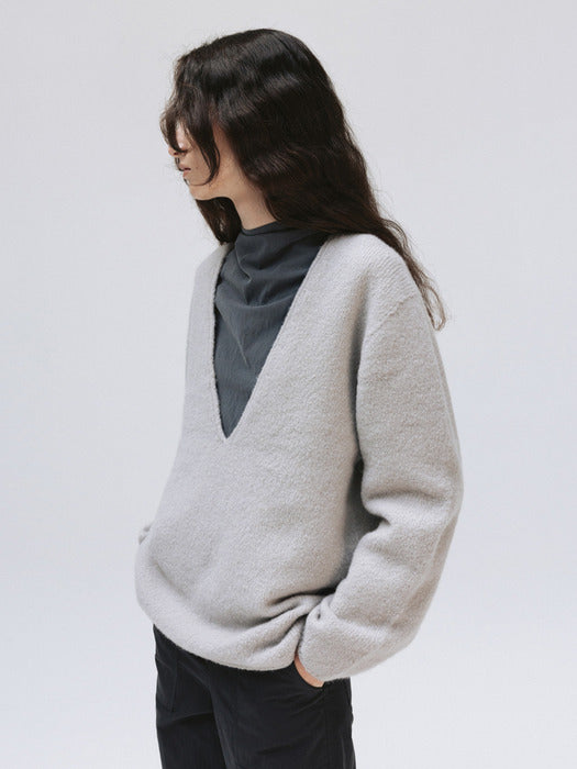 v-neck knit pullover (light gray)