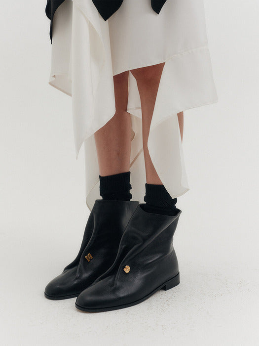 Eenk Brooch Ankle Boots - Black