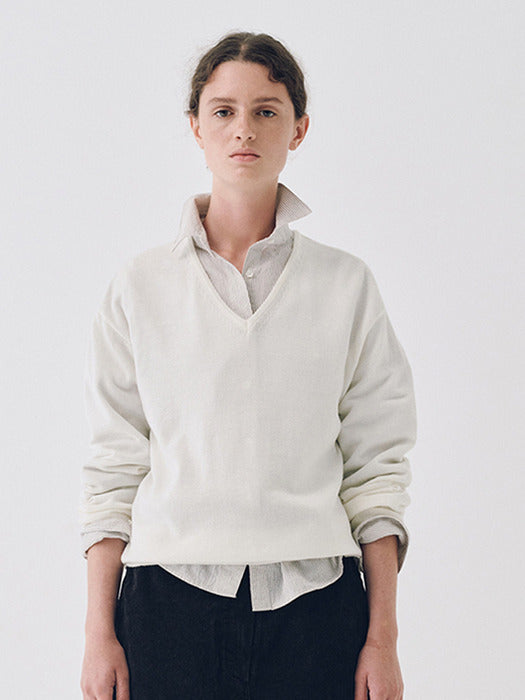 Nothing Written Charlotte v-neck pullover (Clean White)