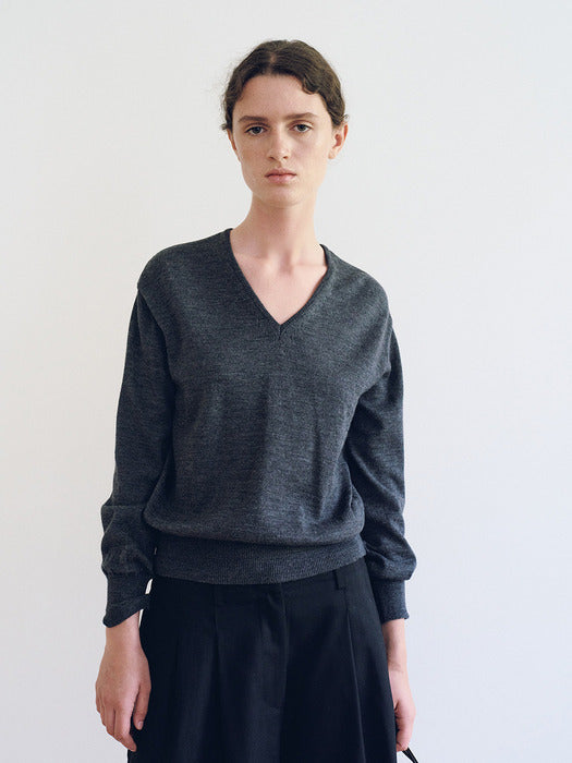 Nothing Written Charlotte v-neck pullover (Charcoal)