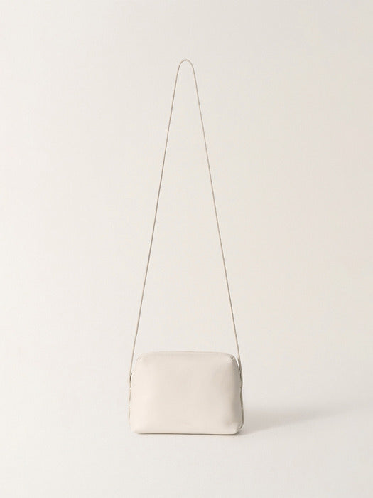 [nothing written] Square bag (Cream White)