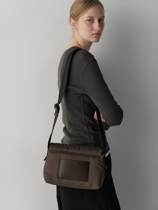 [facade pattern] Padded Mini Bag_brown