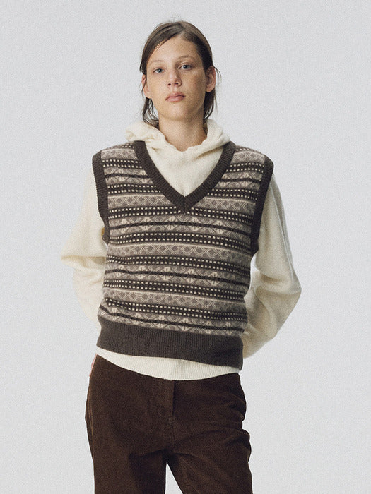 Nothing Written Cabin knit vest (Brown)