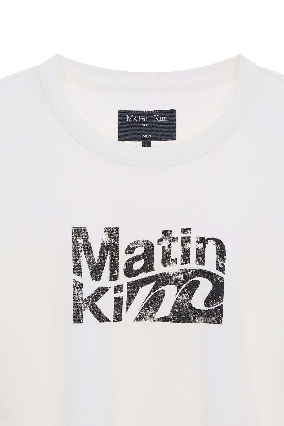 [matinkim] WAVY LOGO GRAPHIC TOP FOR MEN IN WHITE