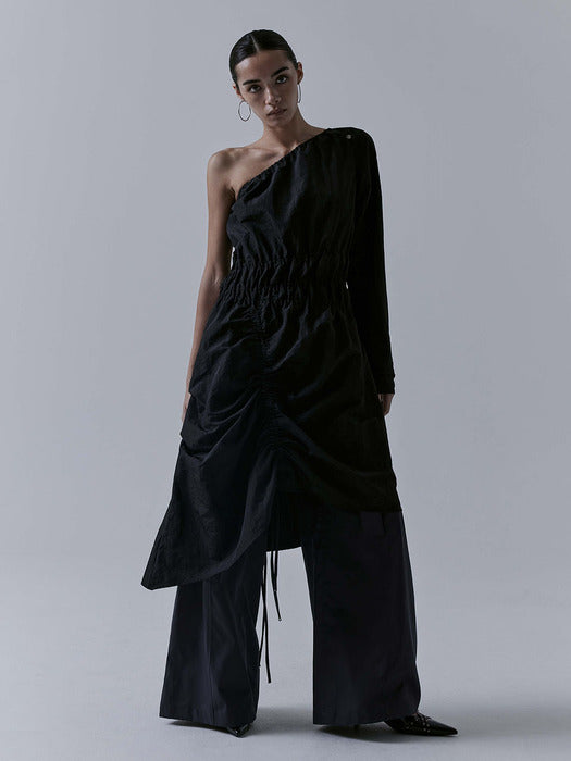 Wconcept_Treemingbird One-shoulder Oblique Shirring One-piece [ Black ]