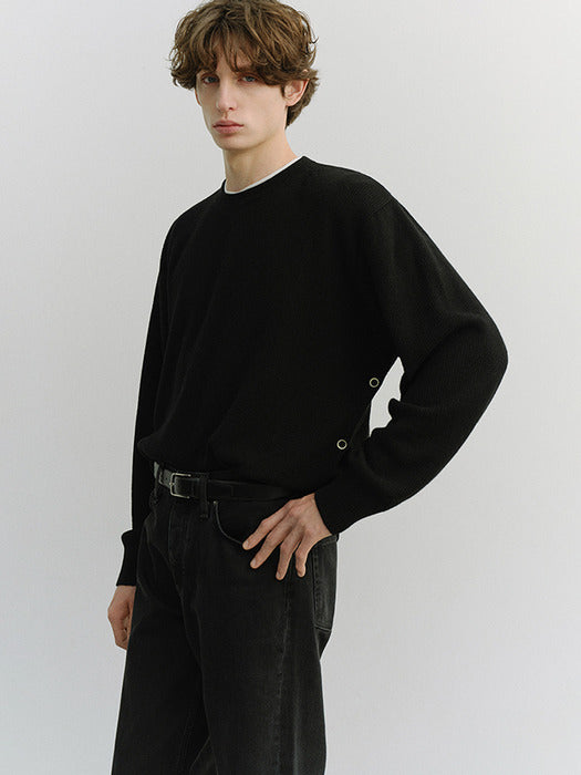 [dunst] UNISEX BUTTONED CREWNECK SWEATER BLACK_UDSW6A107BK
