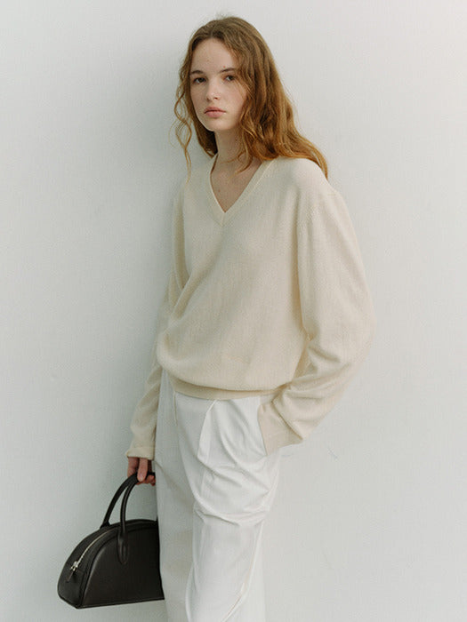 Dunst Unisex Soft V-Neck Sweater Ivory