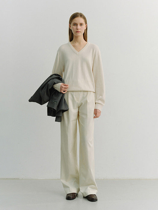 Dunst Unisex Soft V-Neck Sweater Ivory