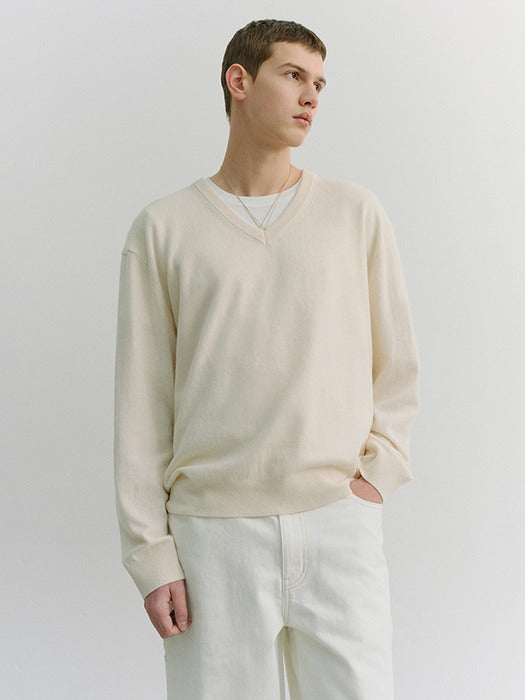 Dunst Unisex Soft V-Neck Sweater Ivory