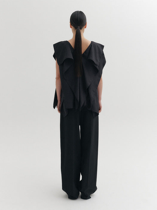 Eenk Drape Wide Collar Top - Black