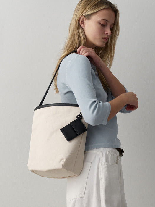 Facade Pattern Riana Bag black ecru