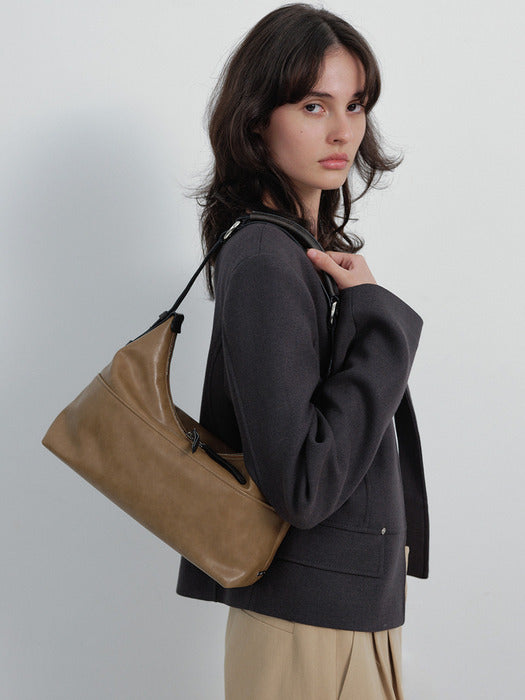 Raive Orin Shoulder in Camel