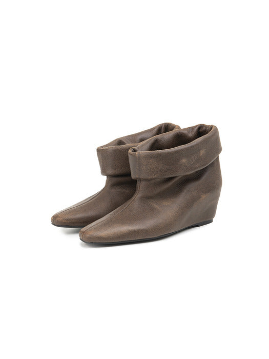 Osoi Cuff Boots [HAZY BROWN]