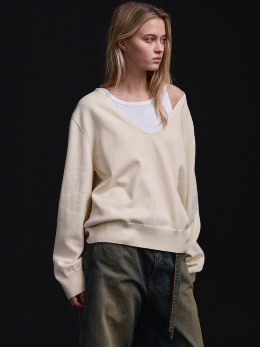 [facade pattern] Deep V-neck Knitwear_butter