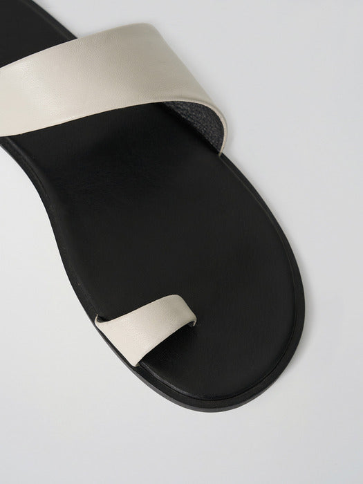 [moia] tilt flip-flops (ecru)