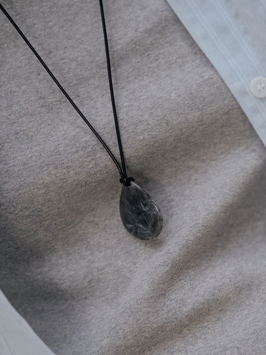 Tillidie Marble drop necklace Black