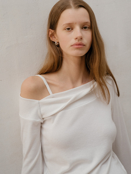 Tillidie Twisted off-shoulder top Ivory