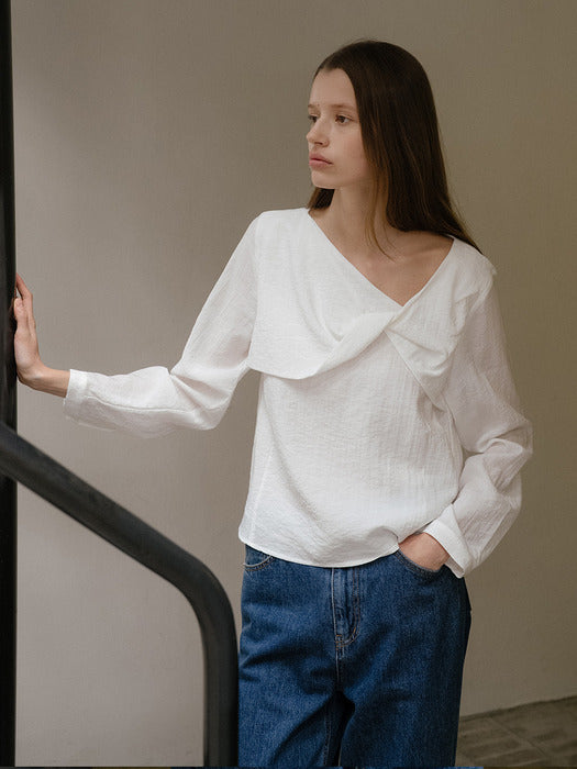 Tillidie Twisted soft texture blouse Ivory