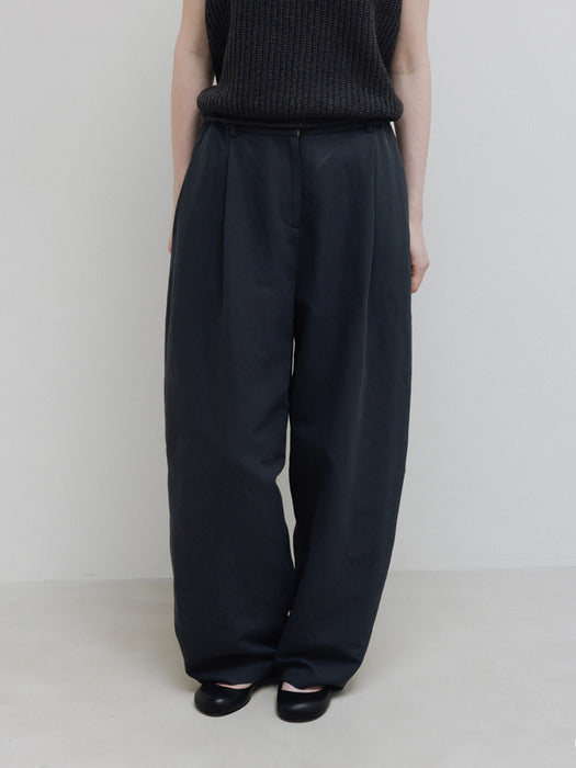 Moia one tuck wide pants (dusty navy)