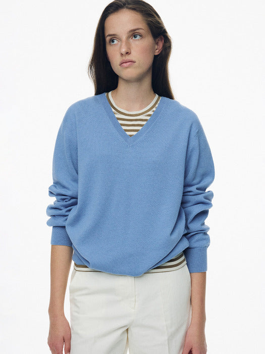 Nothing Written Minty v-neck pullover (Soft blue)