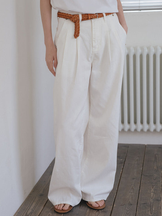 Tillidie Classic tuck detail cotton denim pants White