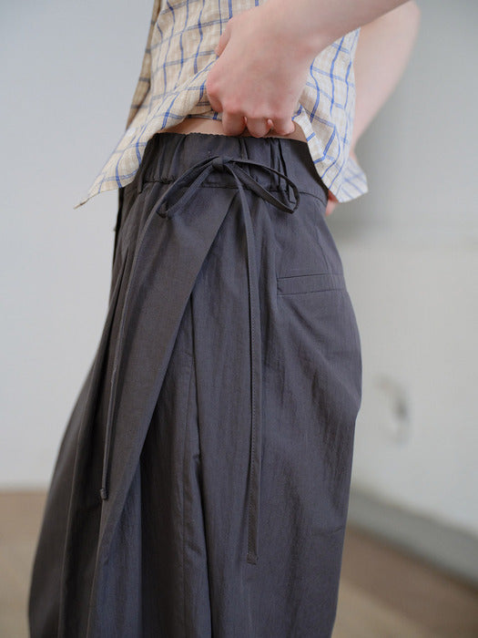 Raive Side Tuck Detail Pants