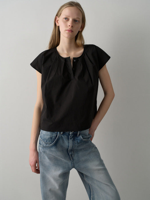 Facade Pattern Cotton Round Neck Tuck Blouse black
