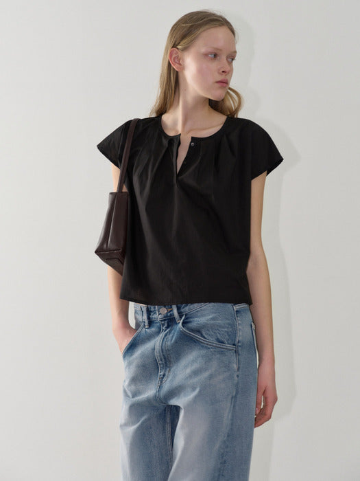 Facade Pattern Cotton Round Neck Tuck Blouse black