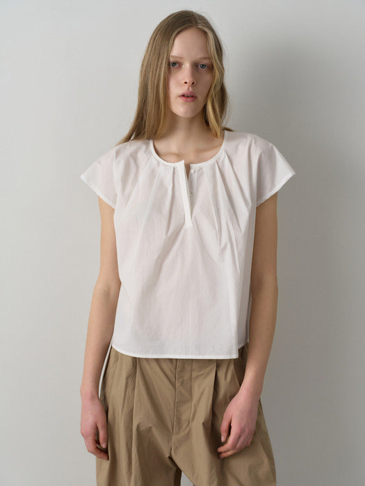Facade Pattern Cotton Round Neck Tuck Blouse white