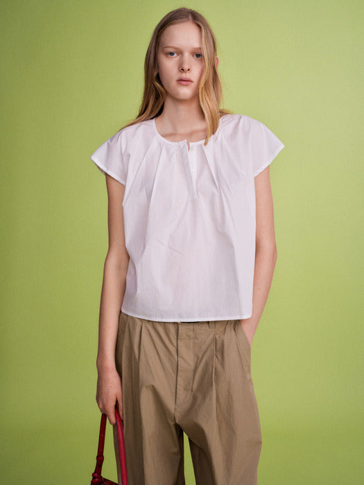 Facade Pattern Cotton Round Neck Tuck Blouse white