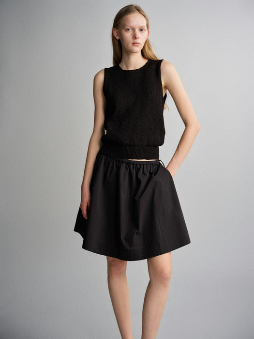 Facade Pattern Textured Sleeveless Knitwear