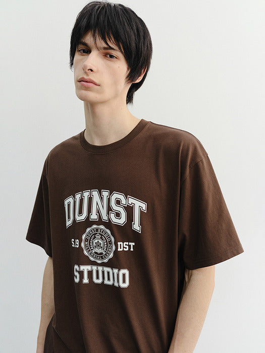 [dunst] Unisex Classic Logo T-Shirt BROWN_UDTS6B139W2