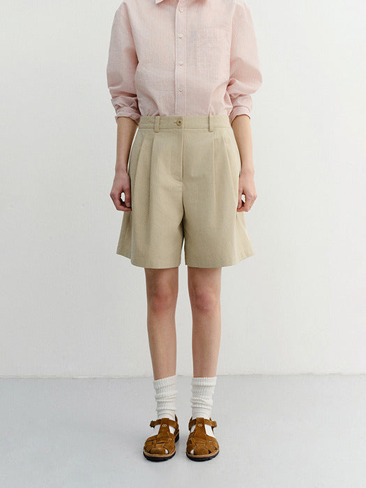 Dunst Double Pleated Bermuda Shorts Beige