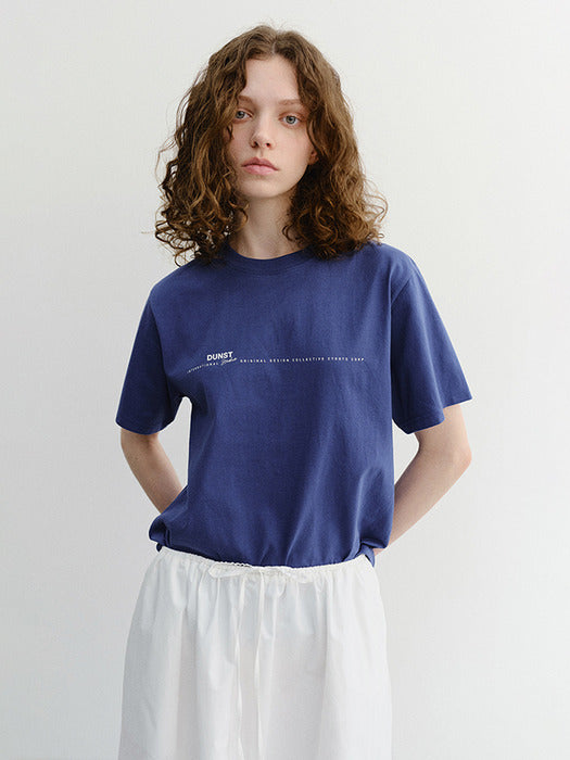 Dunst Unisex Minimal Lettering T-Shirt Blue