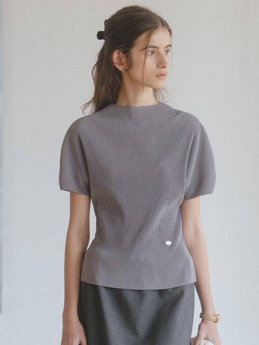 Tillidie Pleated high neck short sleeve top Light gray