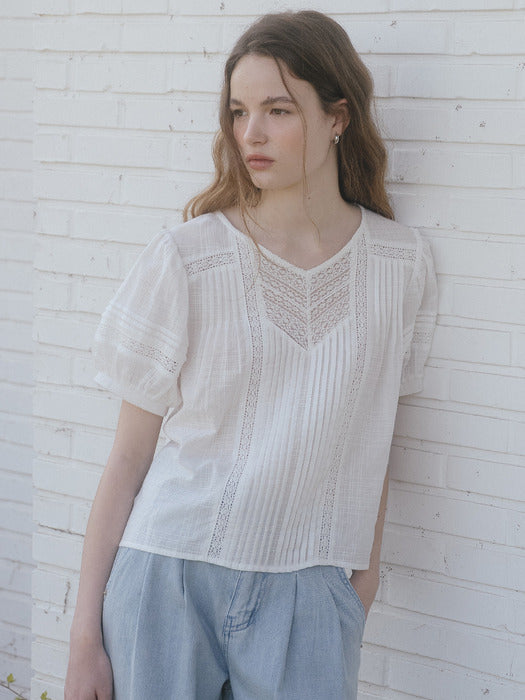 Tillidie Lace Pintuck blouse Ivory