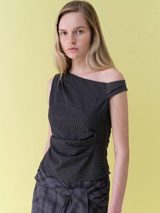 Raive (Size added) Check Shirring Sleeveless Blouse