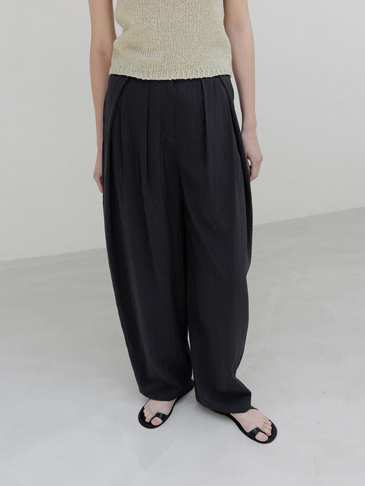 Moia airy tuck pants (charcoal)