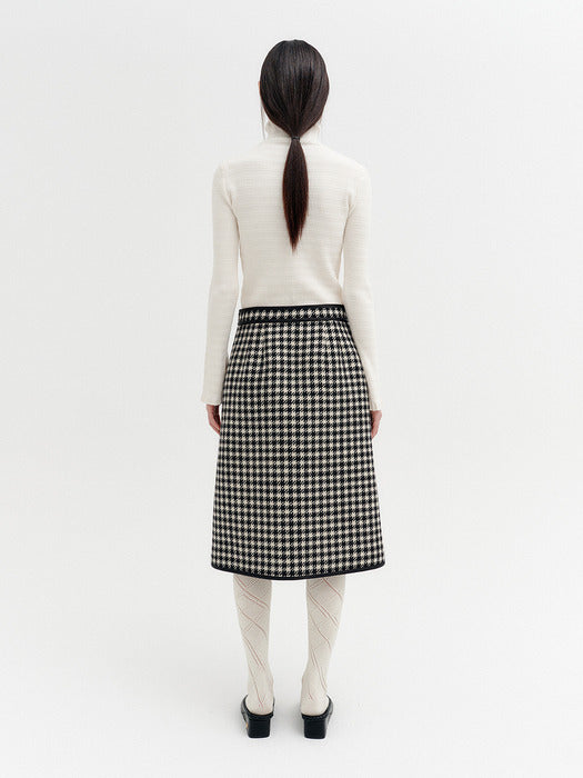 Eenk Slim High-Neck Knitwear Top - White