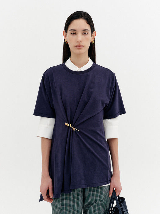 Eenk Front Rose Brooch T-shirt - Navy