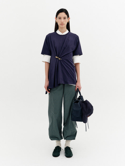 Eenk Front Rose Brooch T-shirt - Navy