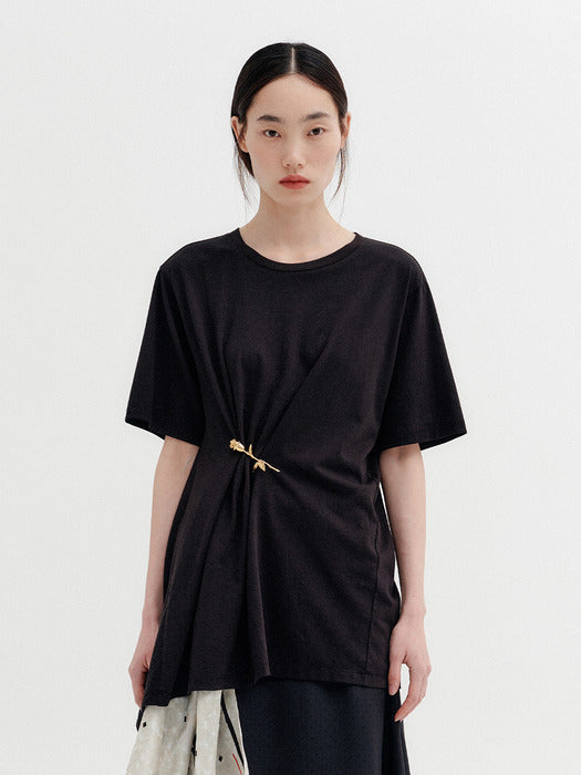 Eenk Front Rose Brooch T-shirt - Black